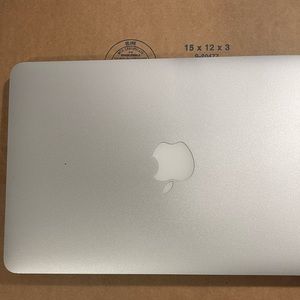 Apple MacBook